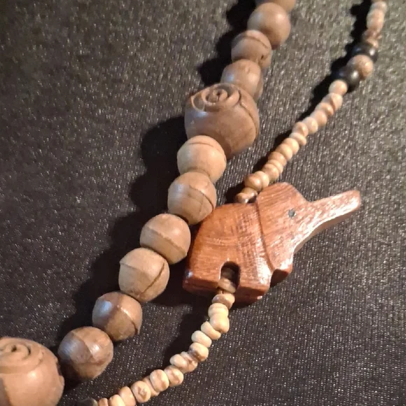 Vintage Brown Wooden Animal Necklace - Picture 6 of 11